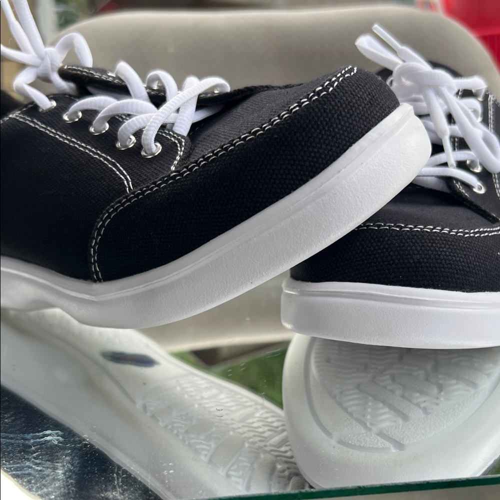 Sleek Black and White Women's Orthopedic Sneakers